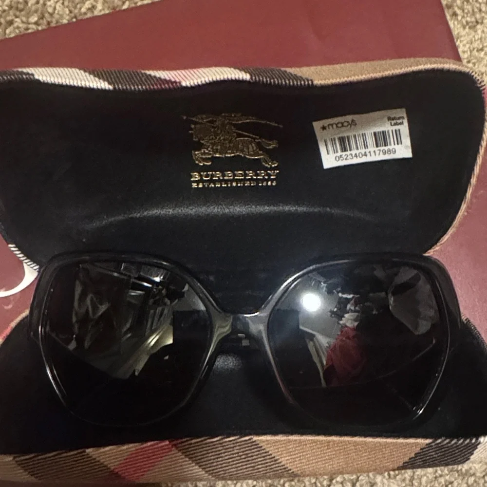 Designer Black Sunglasses - Picture 4 of 4